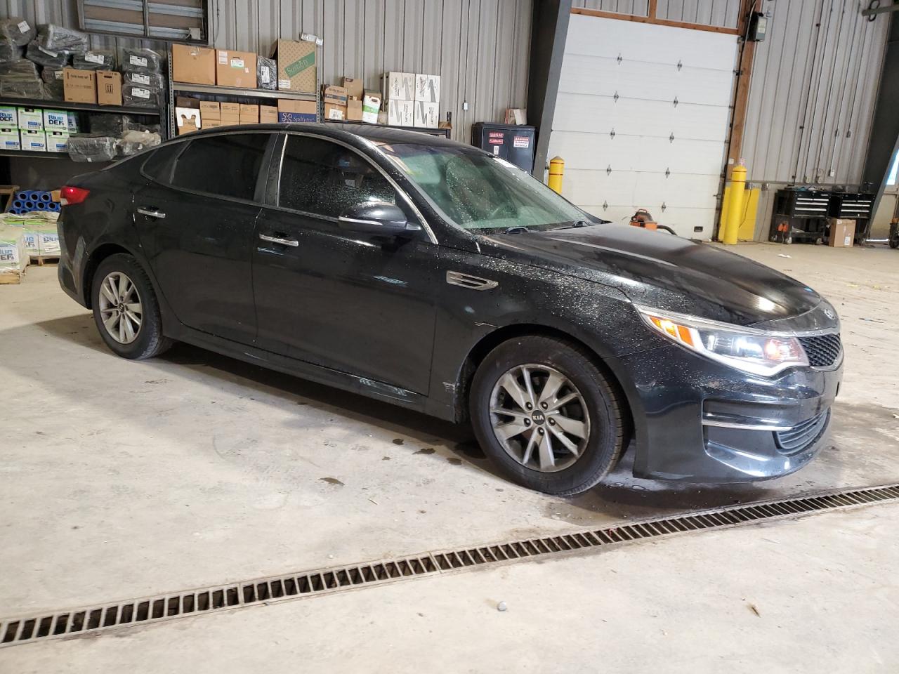 2018 KIA Optima VIN 5XXGT4L30JG185122 Copart auction photo, vandalism damage thumbnail 4