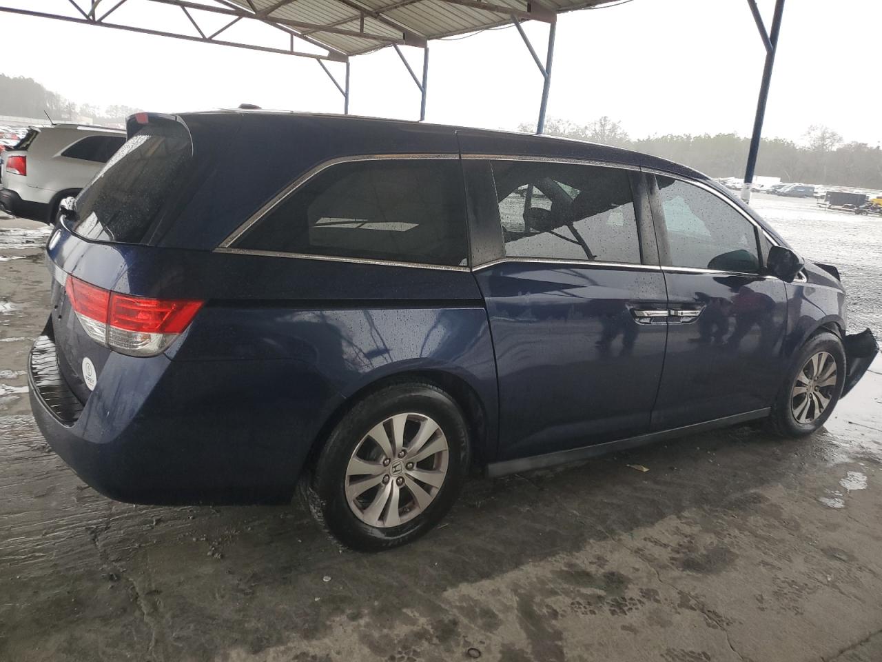 2016 Honda Odyssey VIN 5FNRL5H67GB032847 Copart auction photo, front end / minor dent/scratches damage thumbnail 3