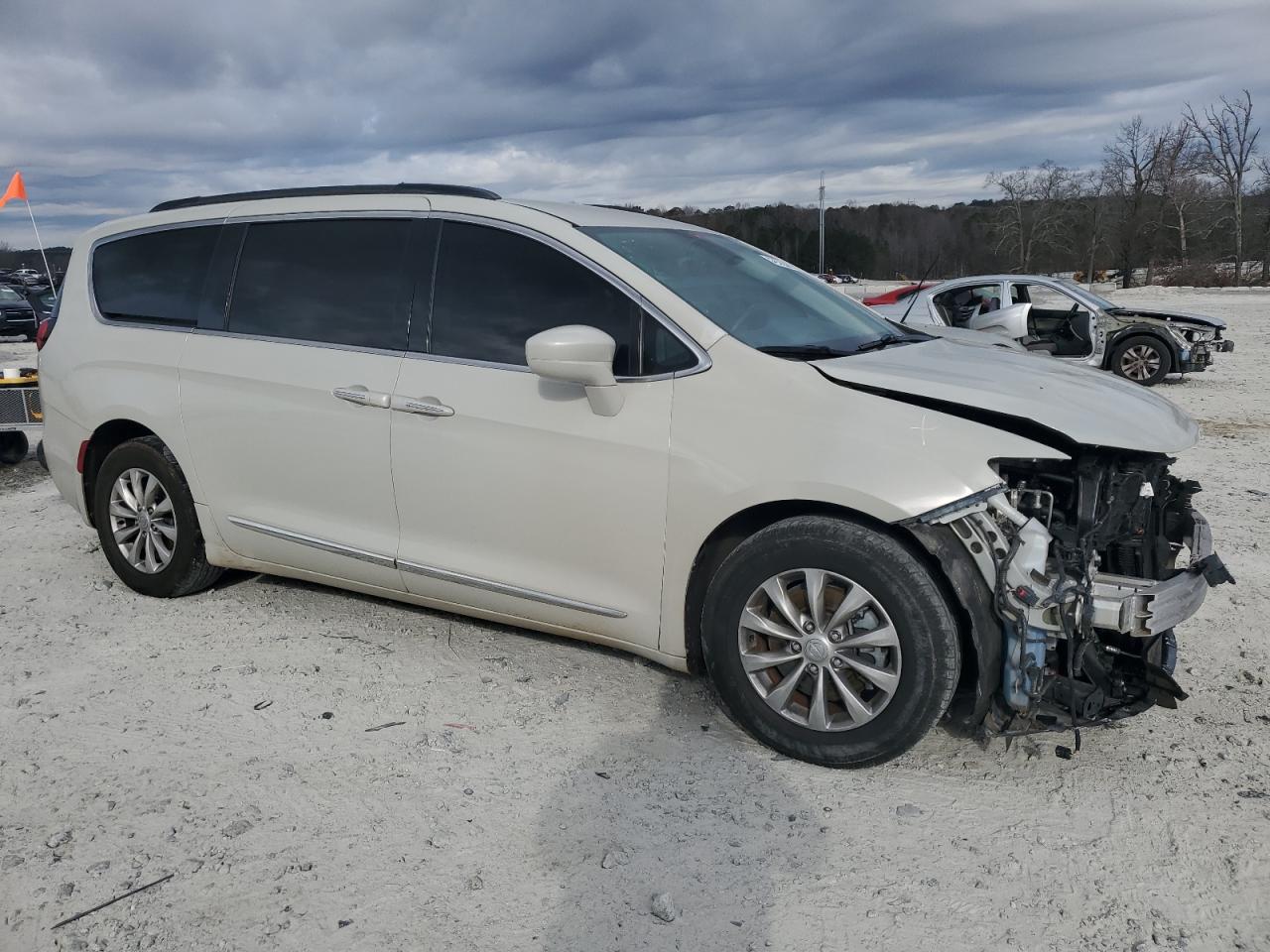 2017 Chrysler Pacifica VIN 2C4RC1BG3HR812411 Copart auction photo, front end damage thumbnail 4