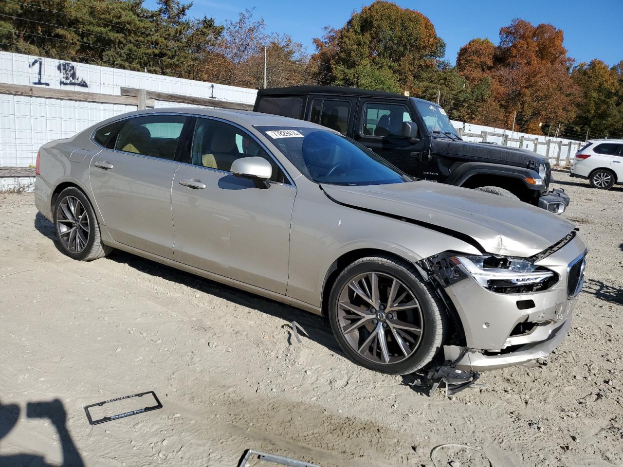 2018 Volvo S90 VIN LVY982MK6JP038275 Copart auction photo, front end / minor dent/scratches damage thumbnail 4