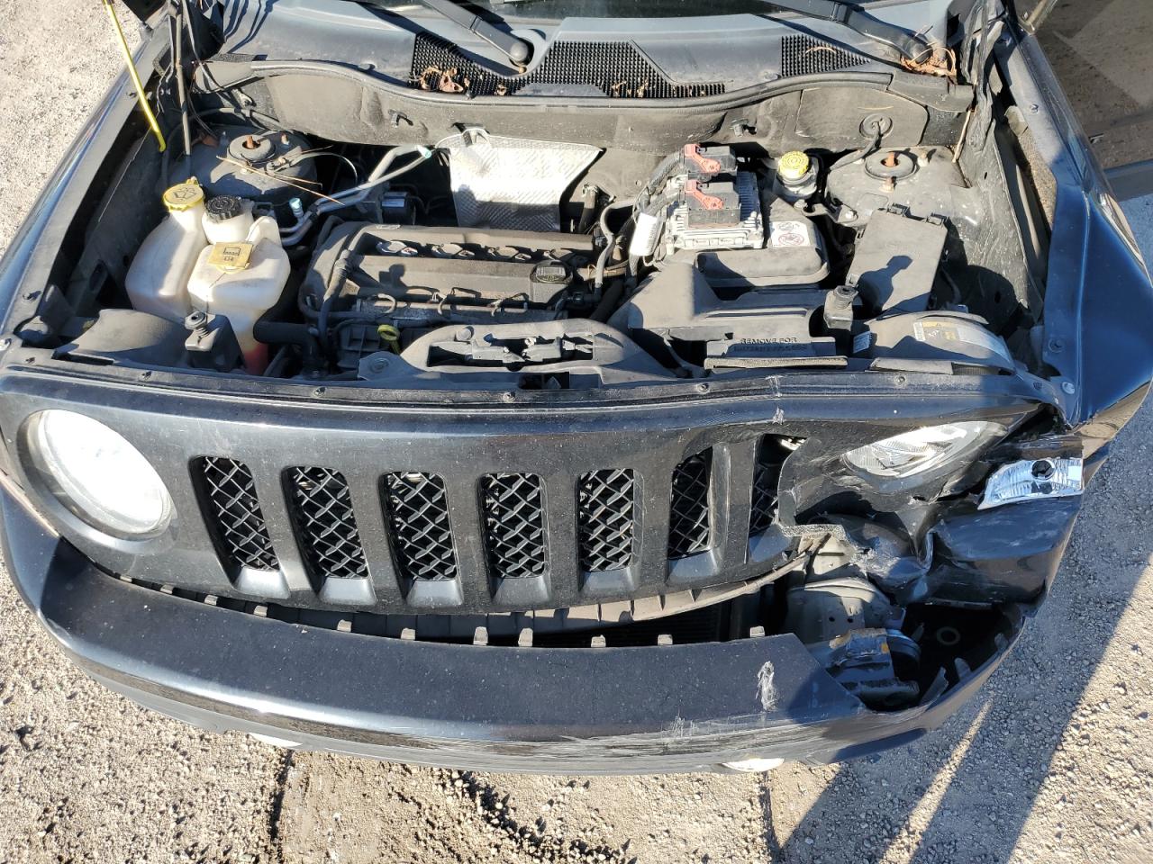 2016 Jeep Liberty (Patriot) VIN 1C4NJPBA1GD748972 Copart auction photo, front end / minor dent/scratches damage thumbnail 13