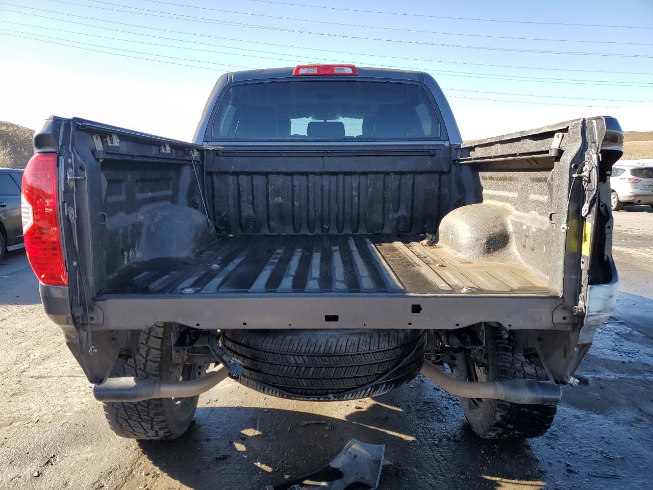 2017 Toyota Tundra VIN 5TFAW5F16HX614411 Copart auction photo, front end / rear end damage thumbnail 6