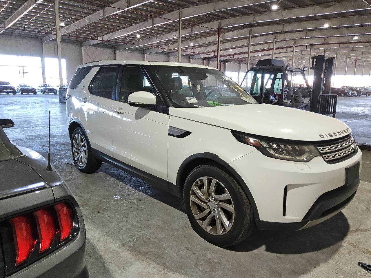 2018 Land Rover Discovery VIN SALRR2RV1JA053107 Copart auction photo, normal wear damage thumbnail 4