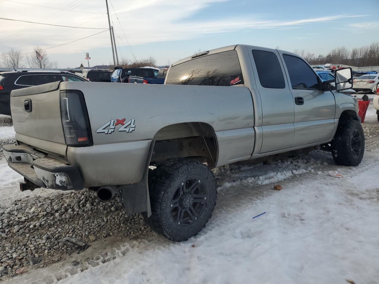 2002 Chevrolet Silverado VIN 1GCHK29192E290328 Copart auction photo, front end / side damage thumbnail 3