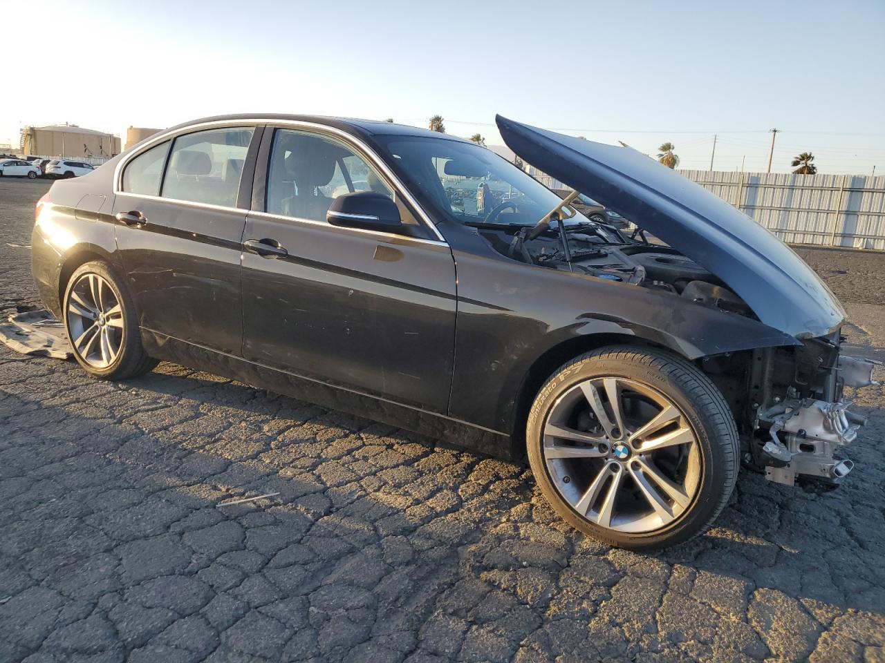 2017 BMW 3er VIN WBA8B9G36HNU53486 Copart auction photo, front end / side damage thumbnail 4