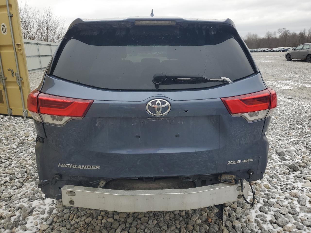 2018 Toyota Highlander VIN 5TDJZRFH9JS821348 Copart auction photo, rear end / side damage thumbnail 6