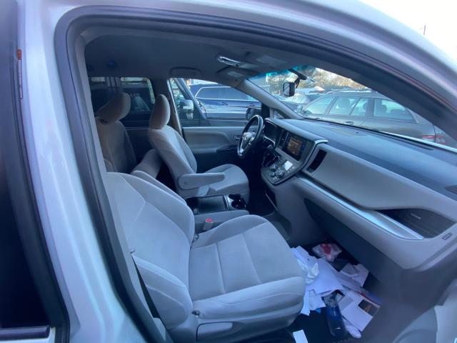 2017 Toyota Sienna VIN 5TDJZ3DCXHS177213 Copart auction photo, minor dent/scratches / normal wear damage thumbnail 5