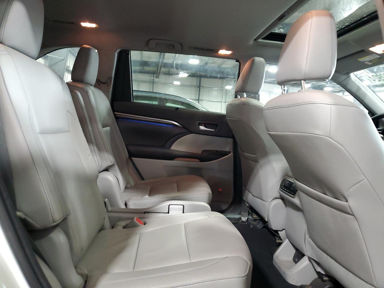 2016 Toyota Highlander VIN 5TDDCRFH1GS015110 Copart auction photo, front end damage thumbnail 11
