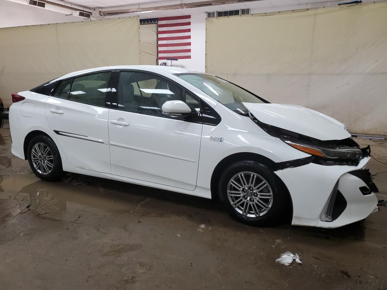 2018 Toyota Prius VIN JTDKARFP9J3088268 Copart auction photo, front end / side damage thumbnail 4