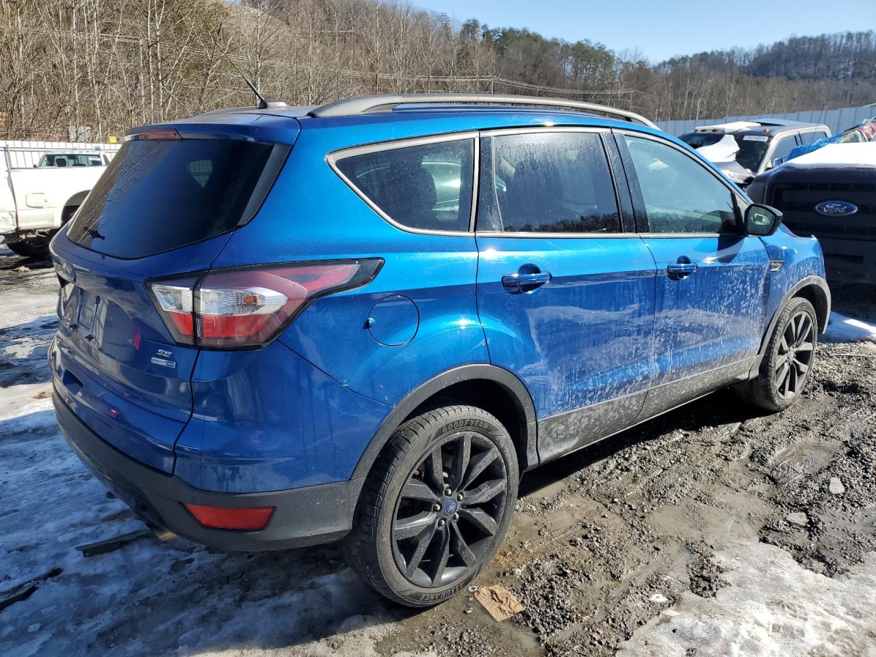 2017 Ford Escape VIN 1FMCU9GD7HUE45835 Copart auction photo, front end damage thumbnail 3