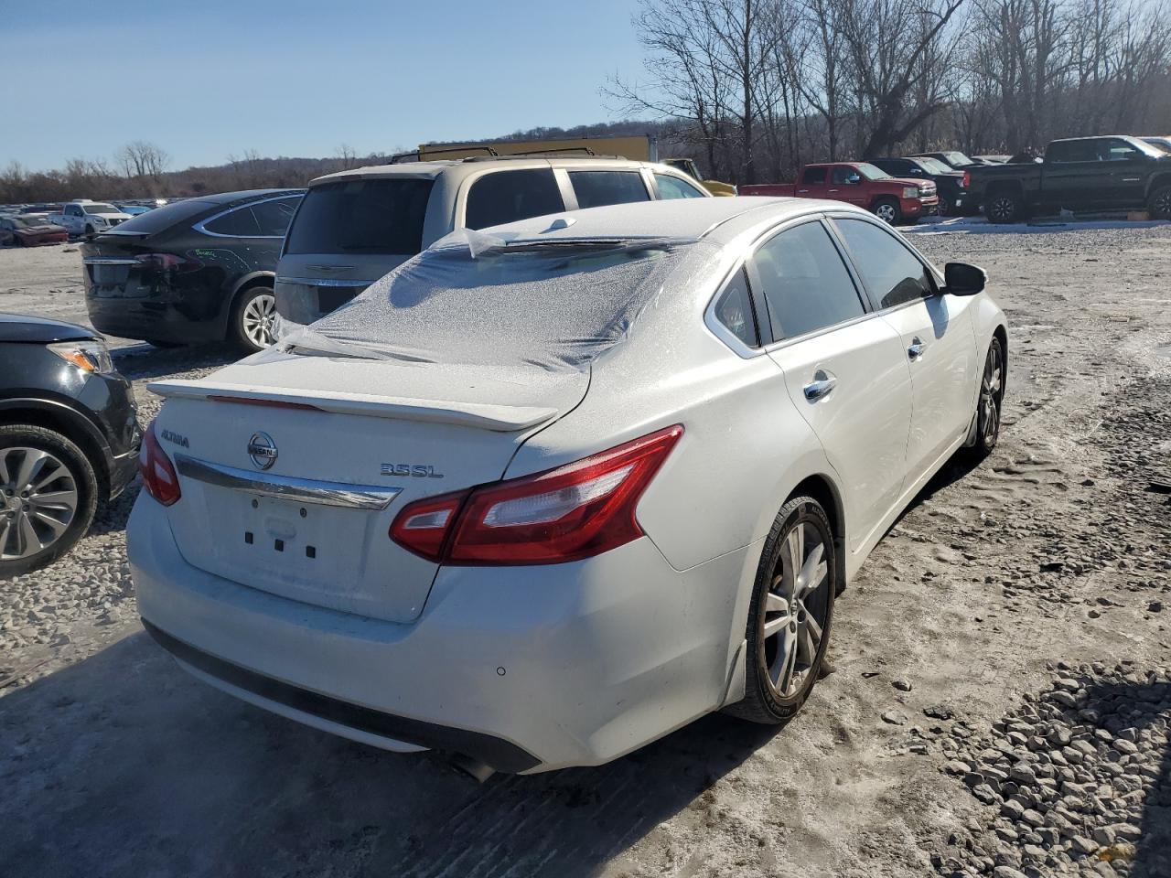 2016 Nissan Altima VIN 1N4BL3AP1GC160965 Copart auction photo, minor dent/scratches damage thumbnail 3