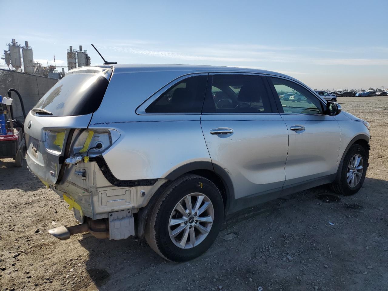 2019 KIA Sorento VIN 5XYPG4A37KG586607 Copart auction photo, front end / rear end damage thumbnail 3