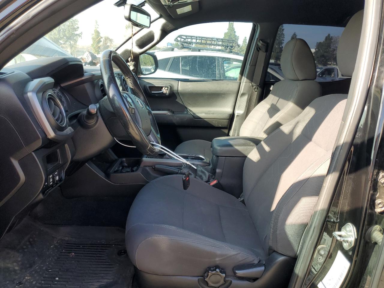 2017 Toyota Tacoma VIN 5TFCZ5ANXHX115962 Copart auction photo, front end damage thumbnail 7
