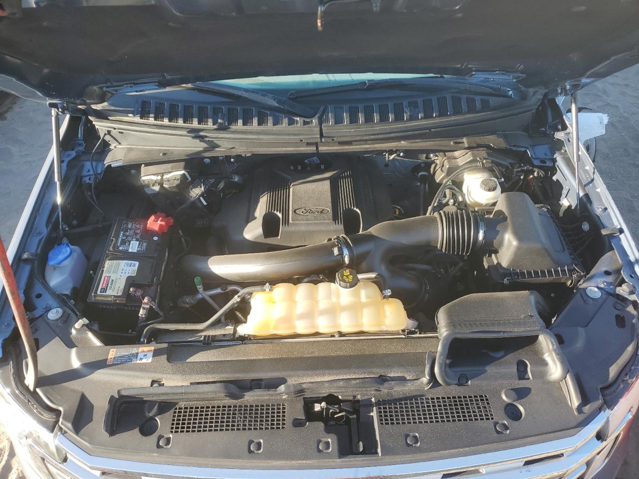 2018 Ford Expedition VIN 1FMJU2AT7JEA14815 Copart auction photo, front end / side damage thumbnail 12