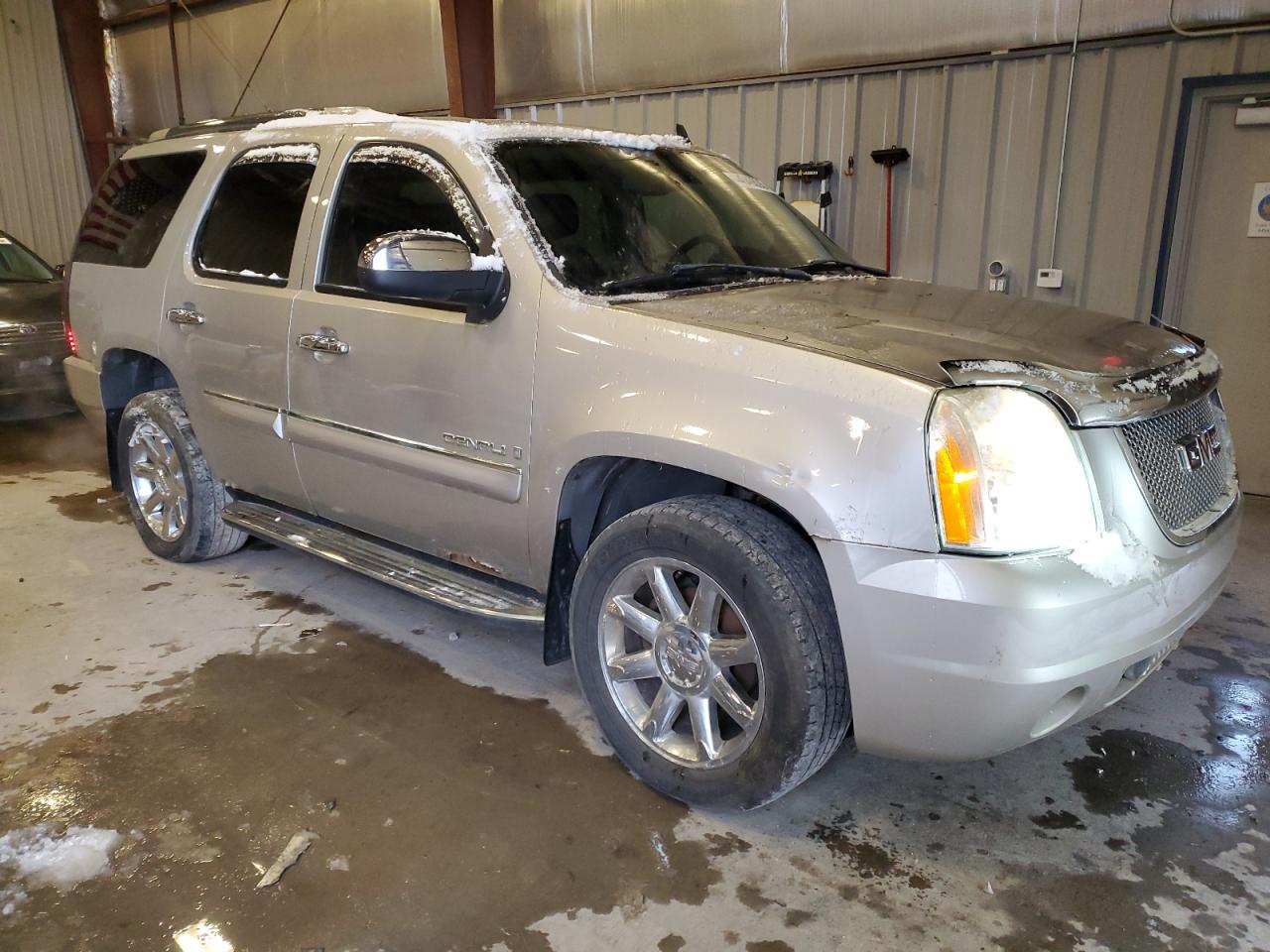 2007 GMC Yukon VIN 1GKFK63857J181873 Copart auction photo, minor dent/scratches damage thumbnail 4