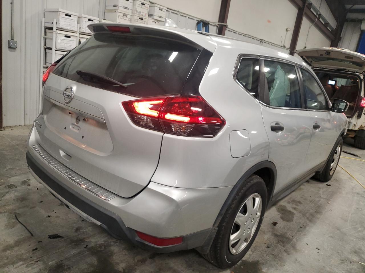 2019 Nissan Rogue VIN 5N1AT2MT4KC766502 Copart auction photo, front end damage thumbnail 3