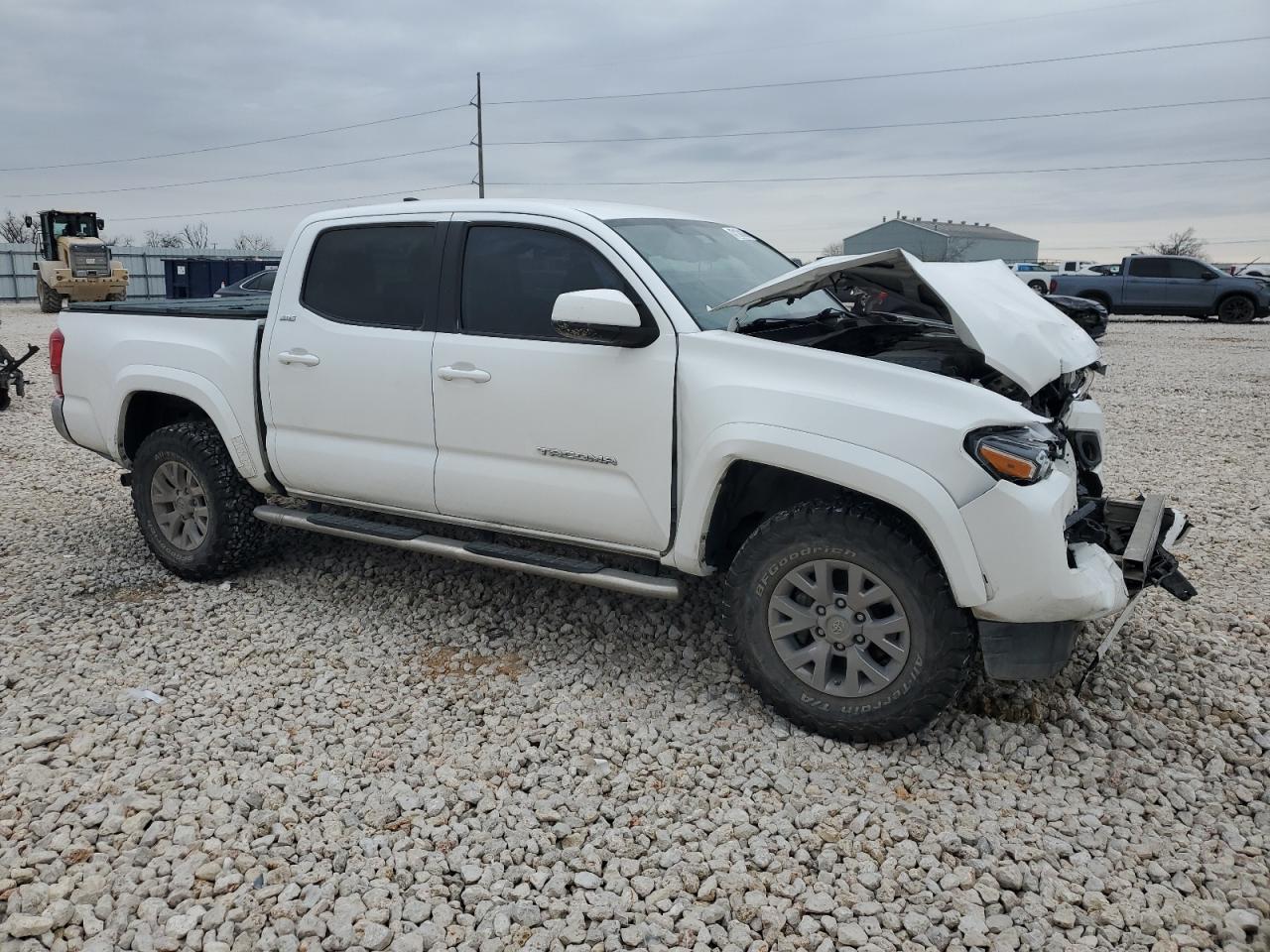 2017 Toyota Tacoma VIN 5TFCZ5AN1HX099165 Copart auction photo, front end damage thumbnail 4