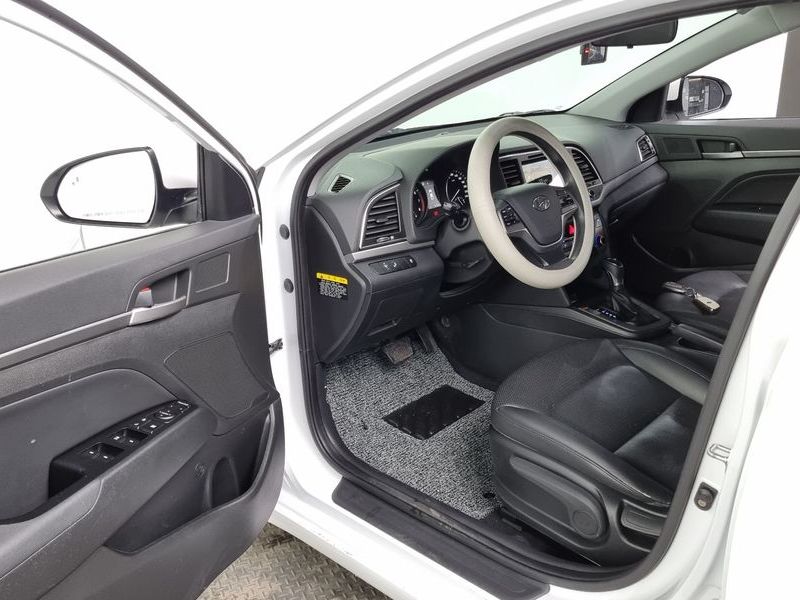 2017 Hyundai Avante VIN KMHD641DBHU365455 Encar auction photo thumbnail 11
