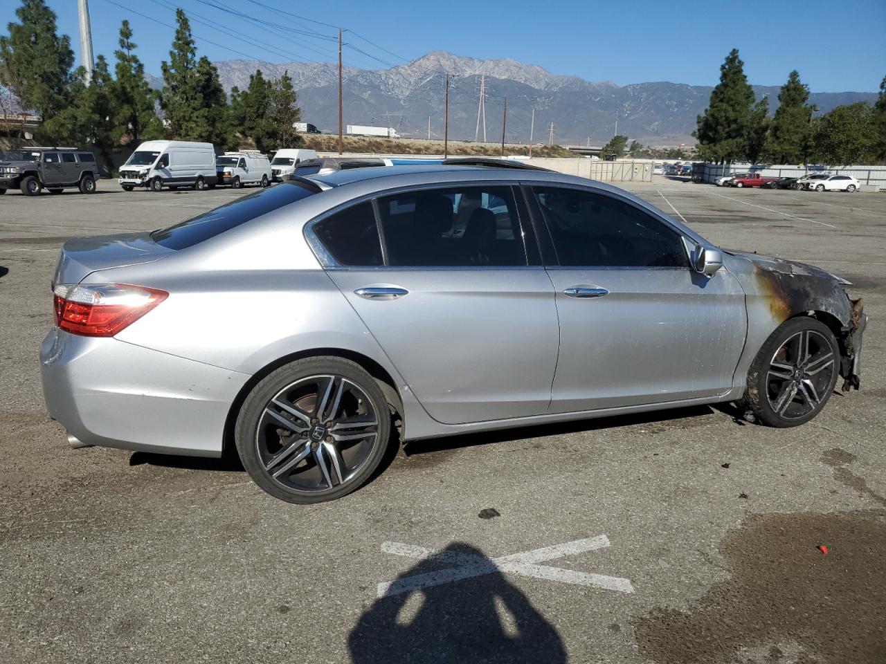 2013 Honda Accord VIN 1HGCR3F88DA047733 Copart auction photo, burn - engine / burn damage thumbnail 3