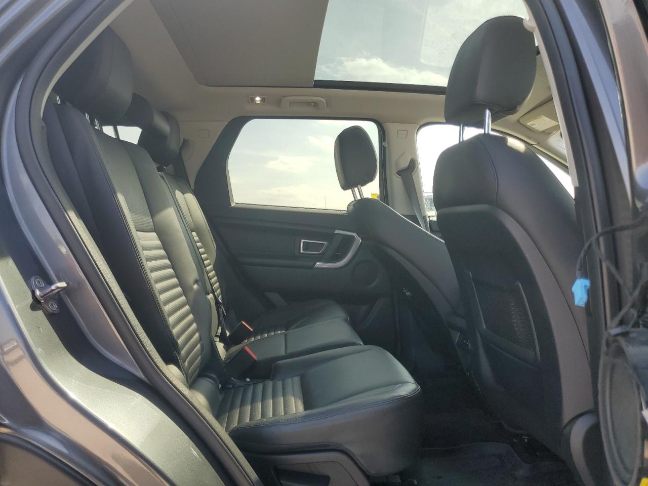 2018 Land Rover Discovery VIN SALCT2RXXJH759833 Copart auction photo, front end / minor dent/scratches damage thumbnail 11