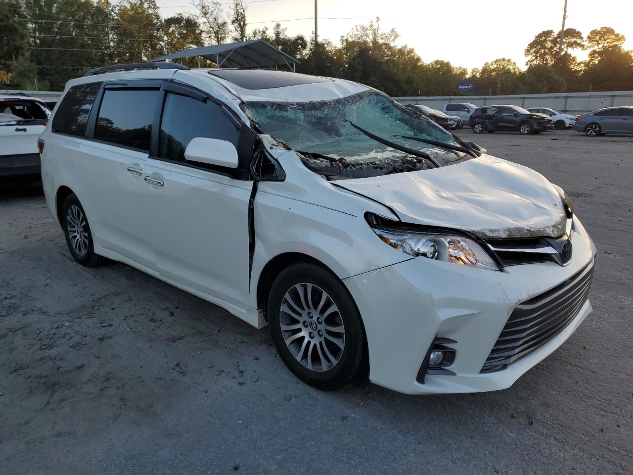 2018 Toyota Sienna VIN 5TDYZ3DC7JS949154 Copart auction photo, top/roof damage thumbnail 4