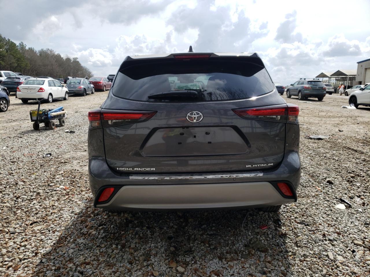 2024 Toyota Highlander VIN 5TDKDRAH0RS530937 Copart auction photo, side damage thumbnail 6