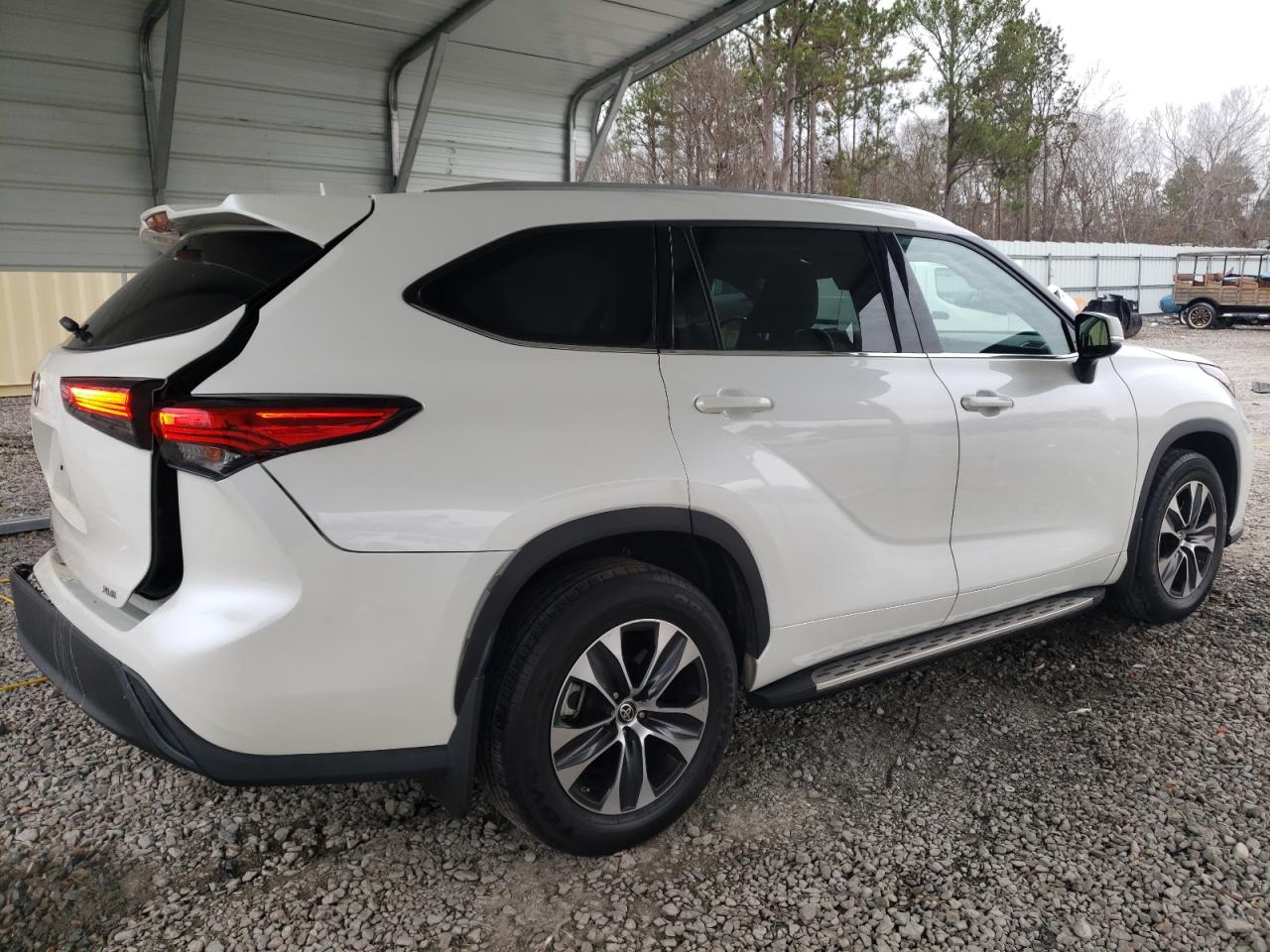 2021 Toyota Highlander VIN 5TDGZRAH3MS068325 Copart auction photo, side / rear end damage thumbnail 3