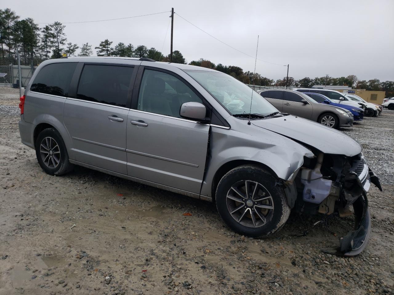 2017 Dodge Caravan VIN 2C4RDGCG7HR624733 Copart auction photo, front end / minor dent/scratches damage thumbnail 4
