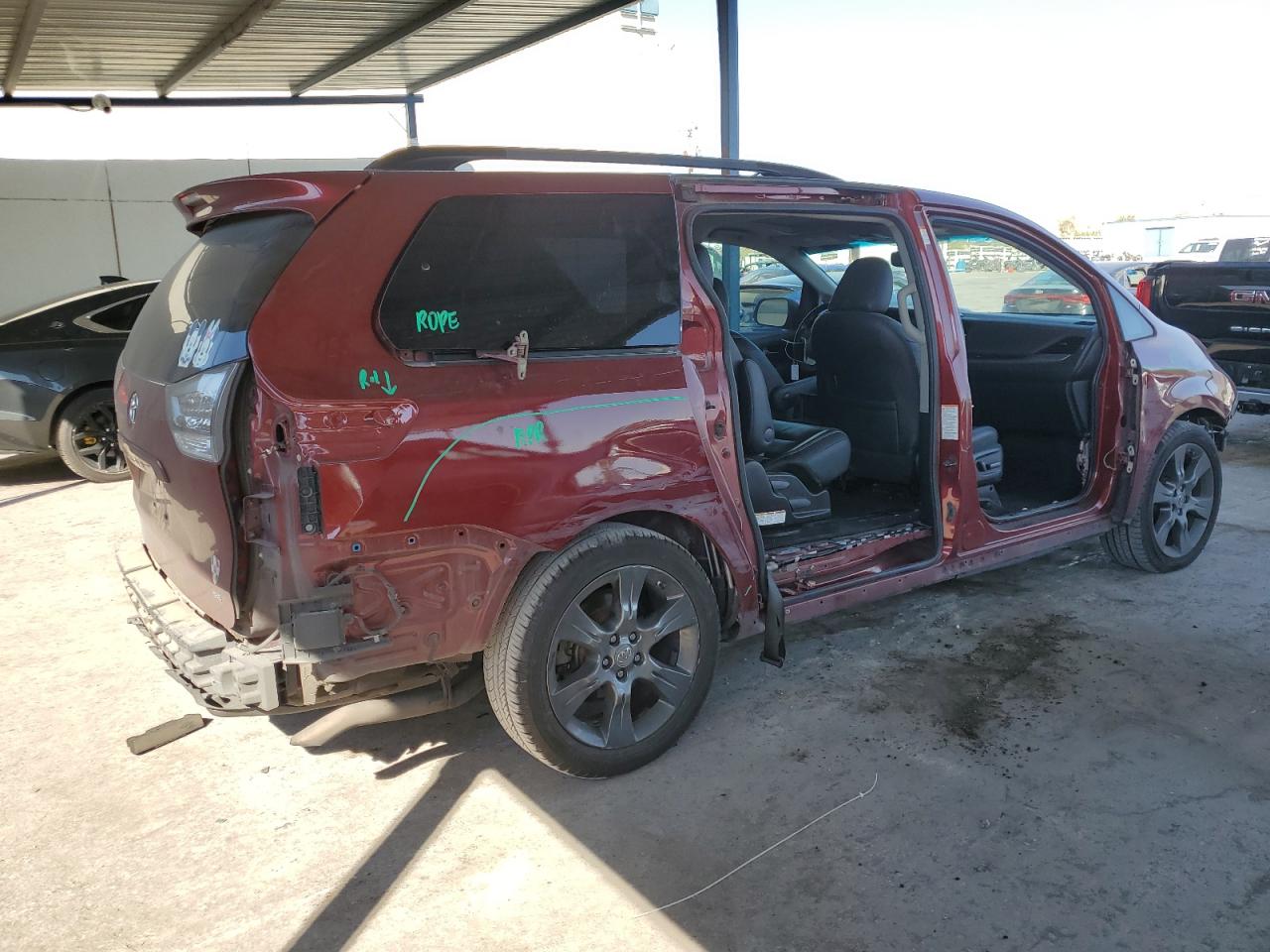 2015 Toyota Sienna VIN 5TDXK3DC0FS636115 Copart auction photo, all over damage thumbnail 3