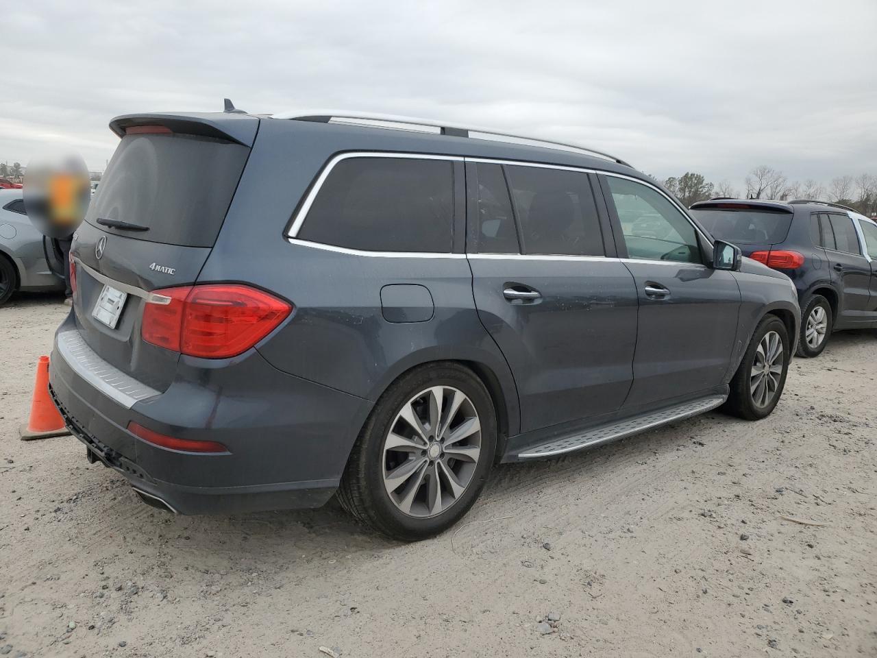 2013 Mercedes-Benz GL-klasse VIN 4JGDF7CE8DA265941 Copart auction photo, rear end / minor dent/scratches damage thumbnail 3