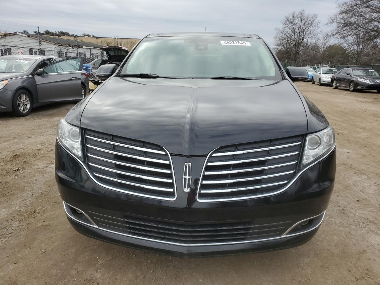 2019 Lincoln MKT VIN 2LMHJ5AT3KBL02955 Copart auction photo, mechanical / minor dent/scratches damage thumbnail 5