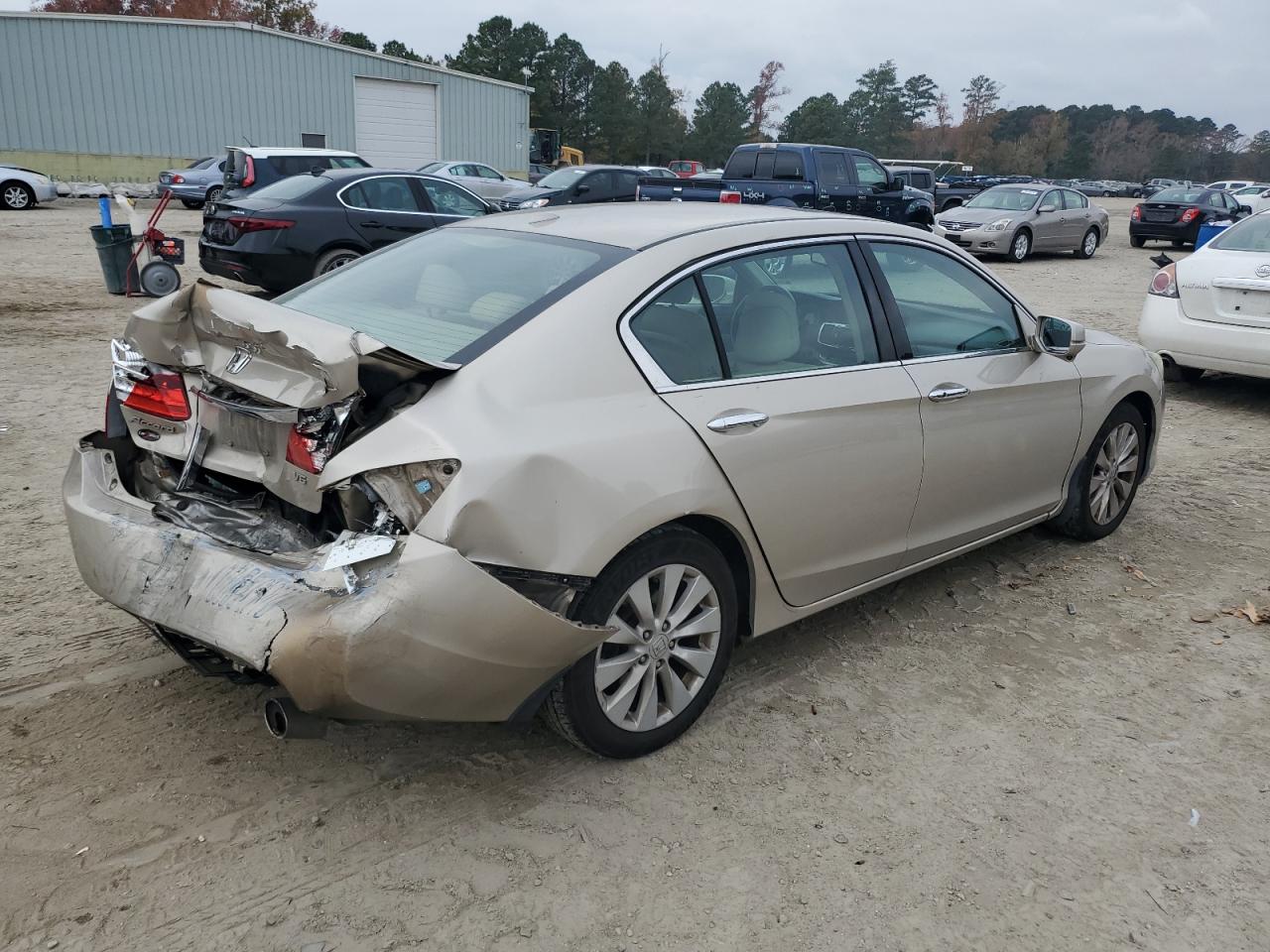 2013 Honda Accord VIN 1HGCR3F83DA045405 Copart auction photo, rear end / minor dent/scratches damage thumbnail 3