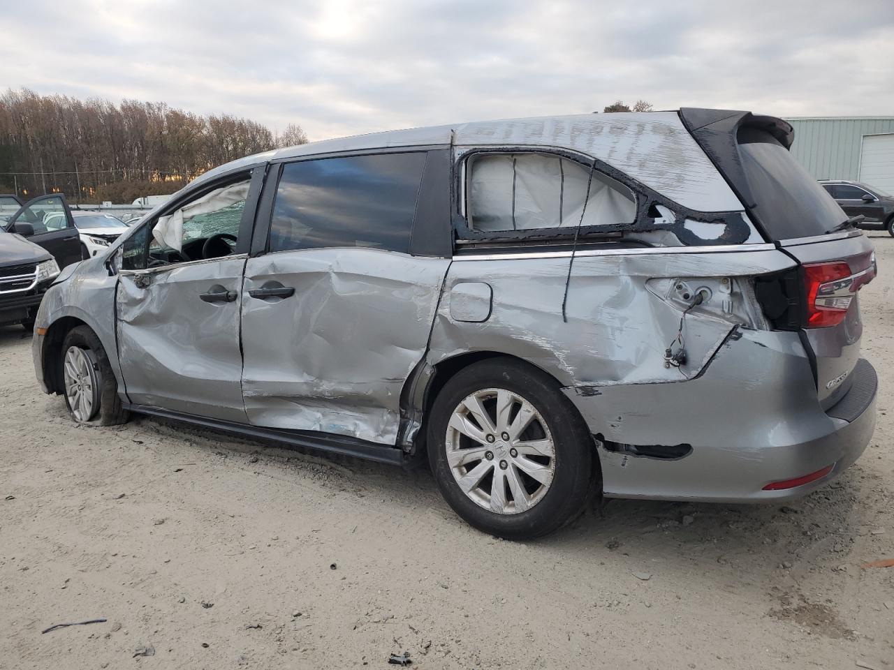 2019 Honda Odyssey VIN 5FNRL6H26KB074776 Copart auction photo, all over damage thumbnail 2