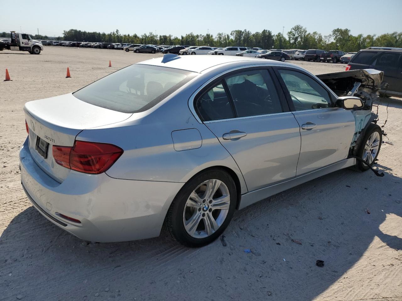 2018 BMW 3er VIN WBA8B9G50JNU99760 Copart auction photo, front end damage thumbnail 3