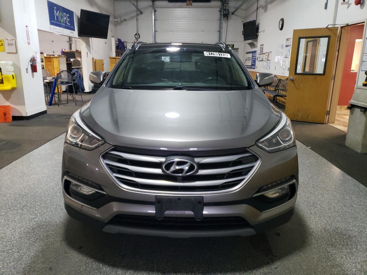 2018 Hyundai Santa Fe VIN 5NMZUDLB5JH100077 Copart auction photo, normal wear damage thumbnail 5
