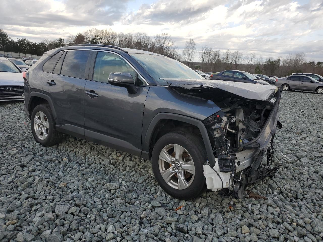 2021 Toyota RAV 4 VIN 2T3P1RFV2MC145207 Copart auction photo, front end / side damage thumbnail 4