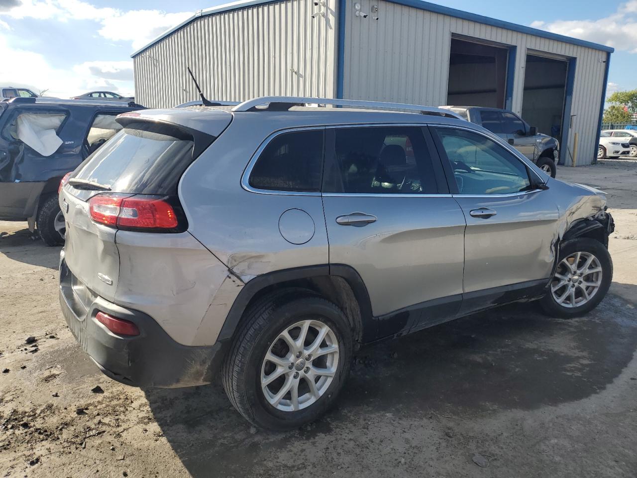 2015 Jeep Grand Cherokee VIN 1C4PJMCBXFW528621 Copart auction photo, all over damage thumbnail 3