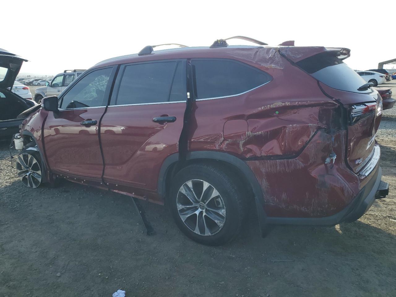 2022 Toyota Highlander VIN 5TDGZRBH3NS203707 Copart auction photo, all over damage thumbnail 2