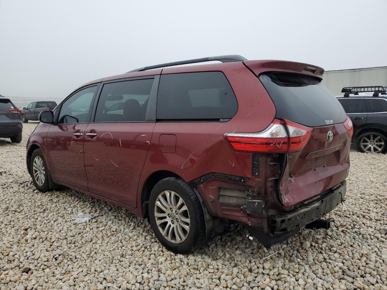 2017 Toyota Sienna VIN 5TDYZ3DC3HS890615 Copart auction photo, rear end / minor dent/scratches damage thumbnail 2