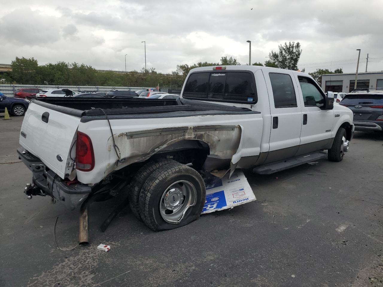 2006 Ford F350 VIN 1FTWW32P76EB01309 Copart auction photo, rear end damage thumbnail 3