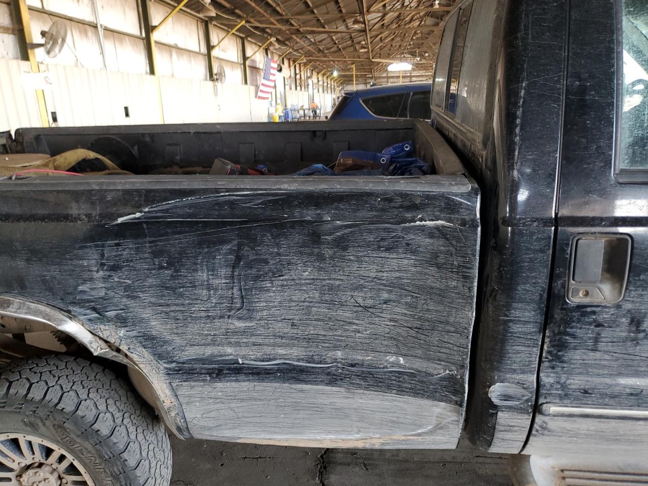 2000 Ford F350 VIN 1FTSF31F1YEE04323 Copart auction photo, side / rear end damage thumbnail 10