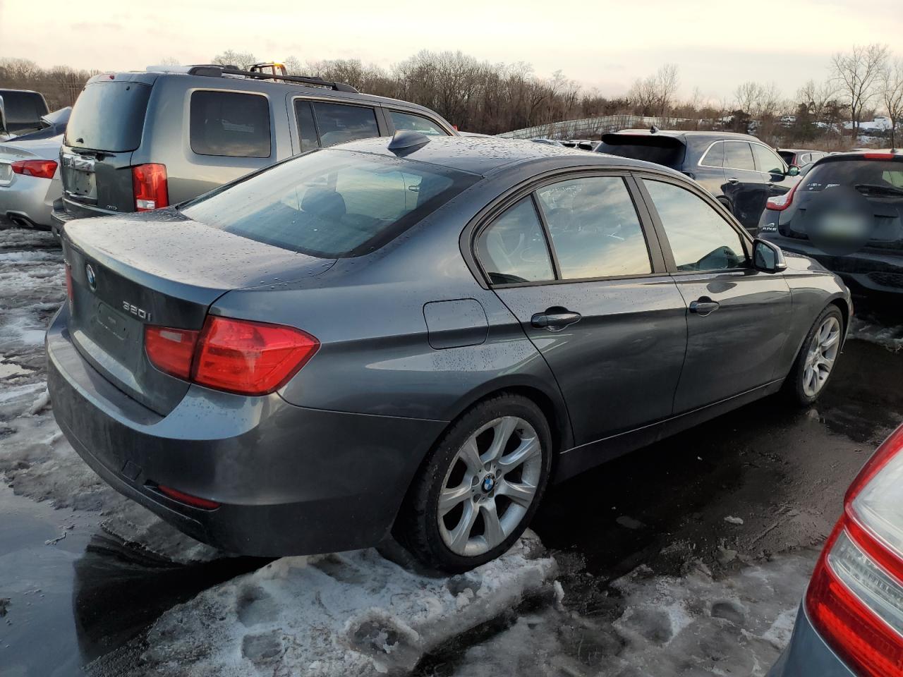2013 BMW 3er VIN WBA3C3C57DF982297 Copart auction photo, minor dent/scratches damage thumbnail 3