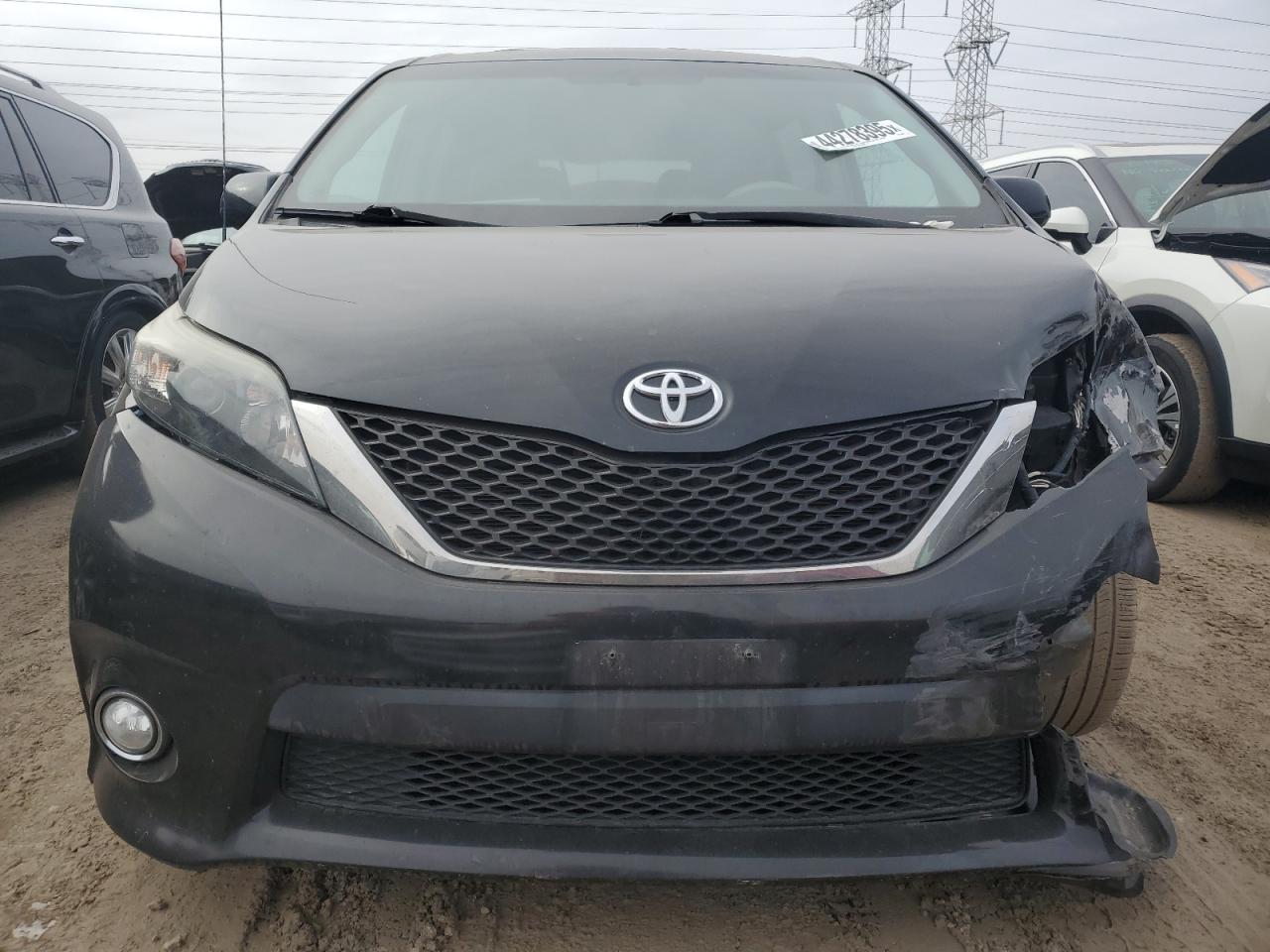 2011 Toyota Sienna VIN 5TDXK3DC1BS064868 Copart auction photo, front end / minor dent/scratches damage thumbnail 5
