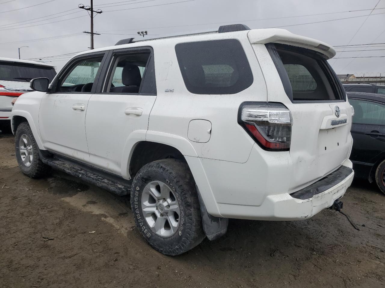 2020 Toyota 4Runner VIN JTEBU5JR0L5773058 Copart auction photo, vandalism / stripped damage thumbnail 2
