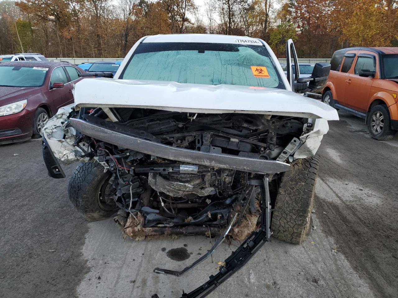 2017 Chevrolet Silverado VIN 1GC2KUEG0HZ389035 Copart auction photo, front end / side damage thumbnail 5