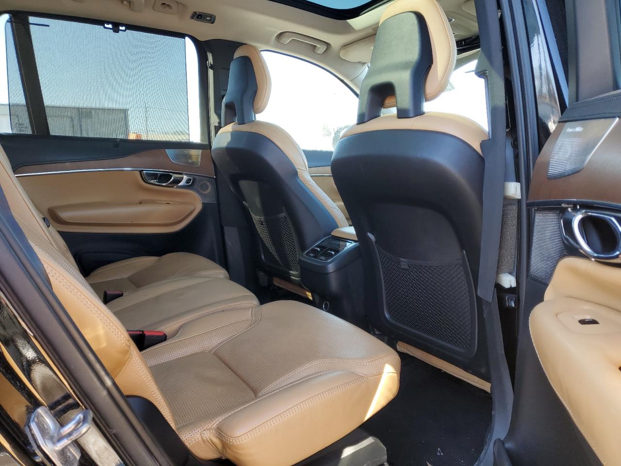 2016 Volvo XC90 VIN YV4A22PLXG1025662 Copart auction photo, side / minor dent/scratches damage thumbnail 11