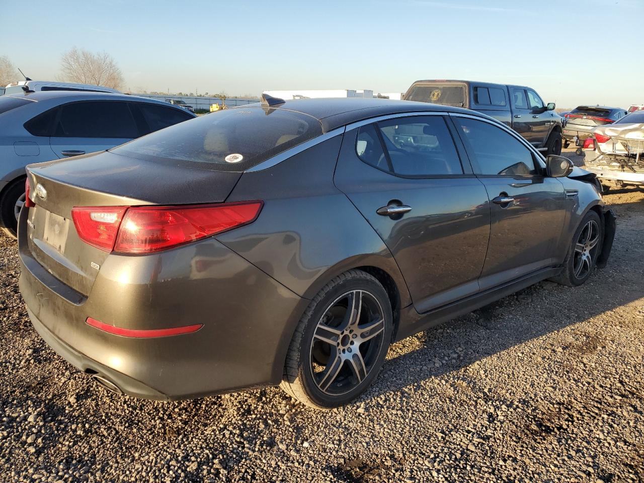 2015 KIA Optima VIN 5XXGM4A70FG352623 Copart auction photo, front end / minor dent/scratches damage thumbnail 3