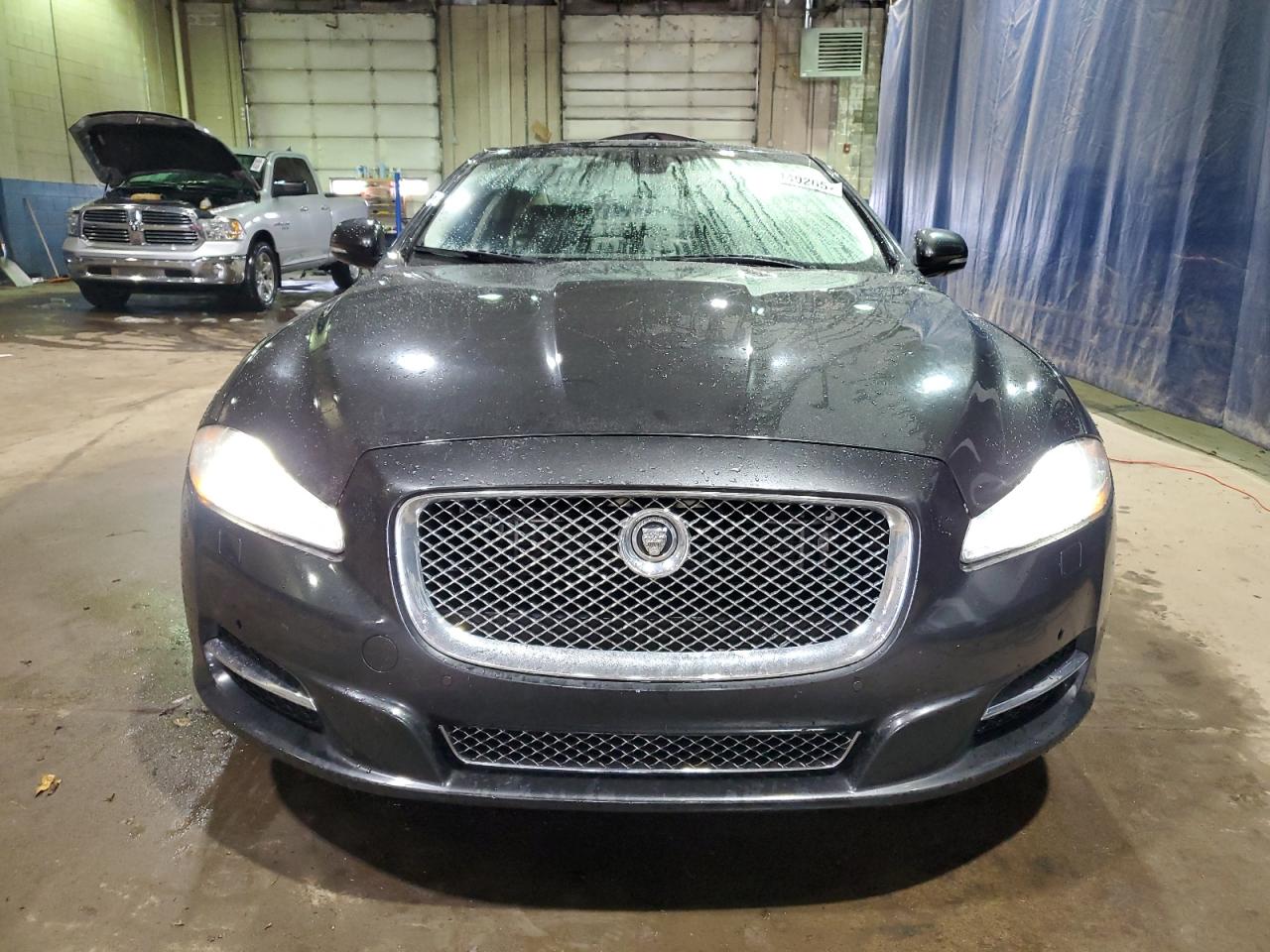 2013 Jaguar XJ VIN SAJWJ1CD0D8V51078 Copart auction photo, minor dent/scratches damage thumbnail 5