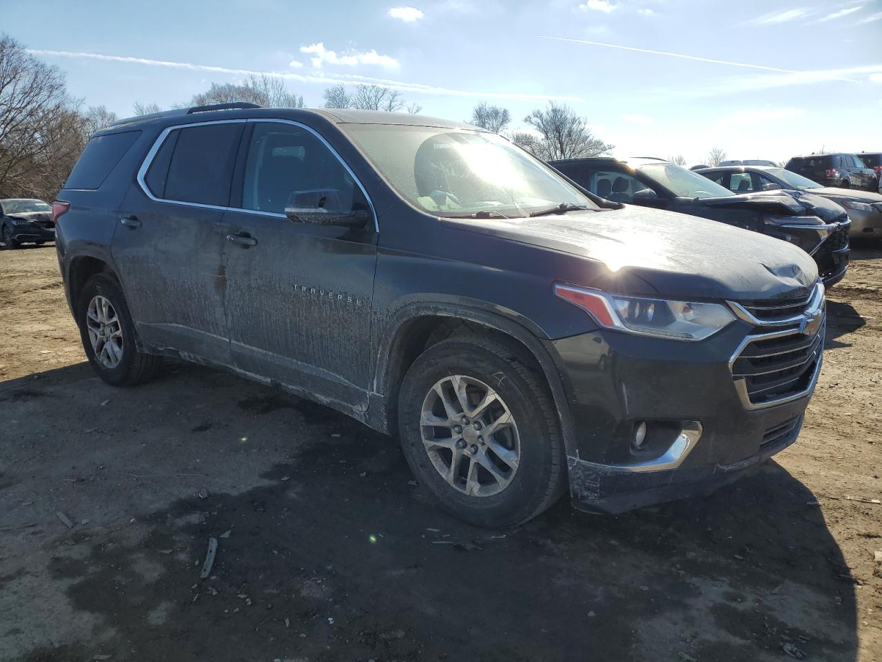2018 Chevrolet Traverse VIN 1GNEVGKW1JJ198043 Copart auction photo, front end / minor dent/scratches damage thumbnail 4