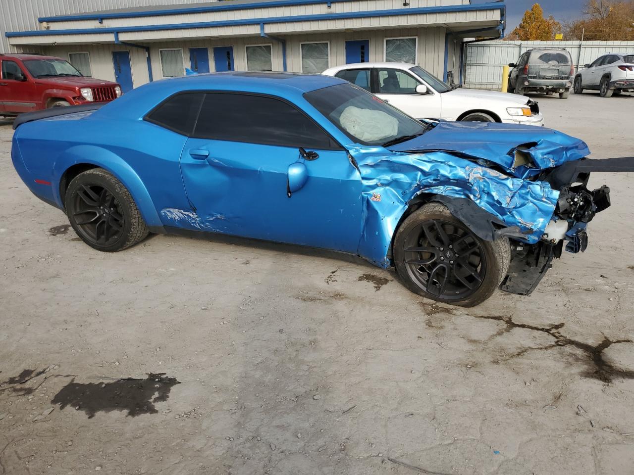 2019 Dodge Challenger VIN 2C3CDZFJ0KH649516 Copart auction photo, front end / side damage thumbnail 4
